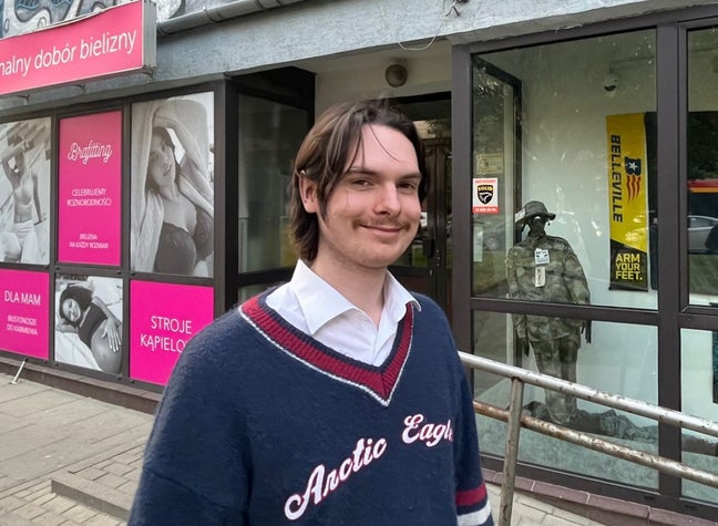 creative professional for room in creative flat! Main Photo