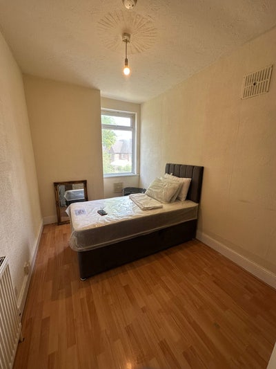 Single room available  Main Photo