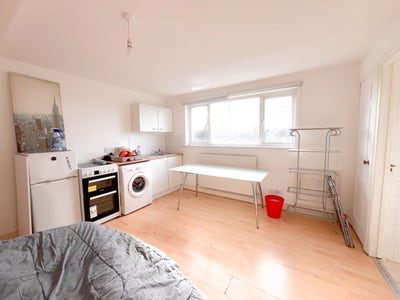 Large bright studio in Childs hill NW2 Main Photo