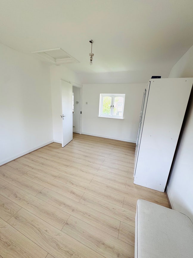 Good Sized Double Room for rent in IG117XX barking Main Photo