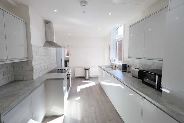 Large Ensuite Room- Hylton Road, Sunderland Main Photo