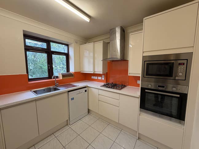 Spacious 1-Bed Flat in Angel, Islington Main Photo