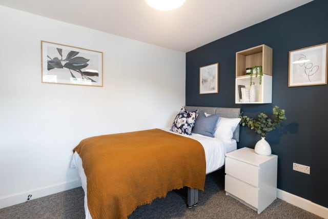 Newly refurbed double room, WiFi, cleaner, parking Main Photo
