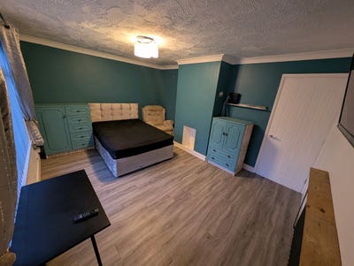 Double room for rent in family home  Main Photo