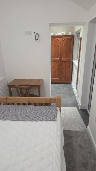 New decorated Room-En-suite Main Photo