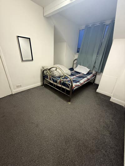 Furnished Room in Tinsley Main Photo