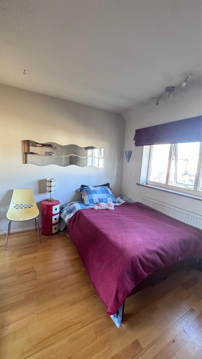 Double room in beautiful village Ingatestone  Main Photo