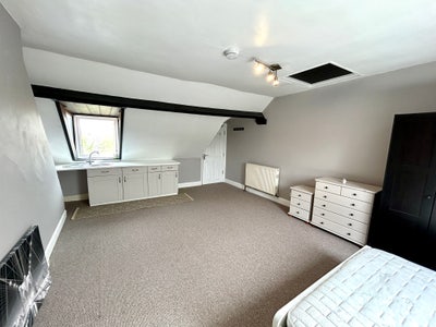 Modern double bedroom by hospital and town  Main Photo