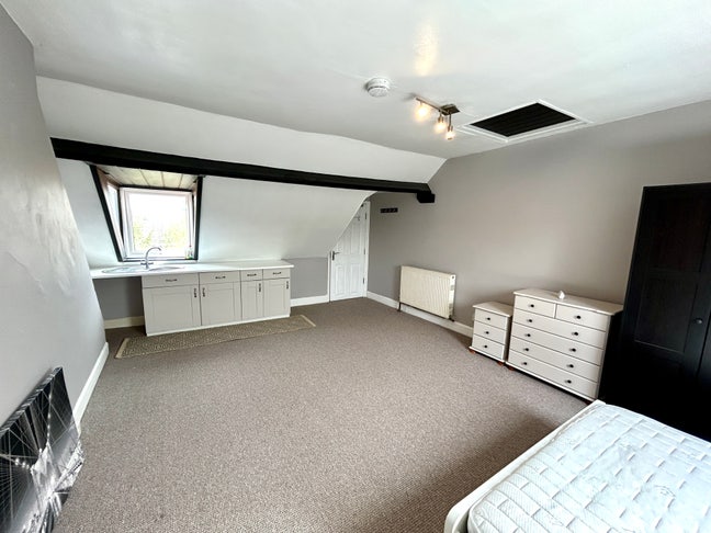Modern double bedroom by hospital and town  Main Photo