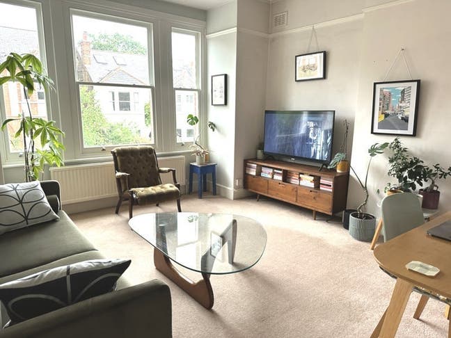 Sunny 1-Bed Flat - All Bills Inc. (short term let) Main Photo