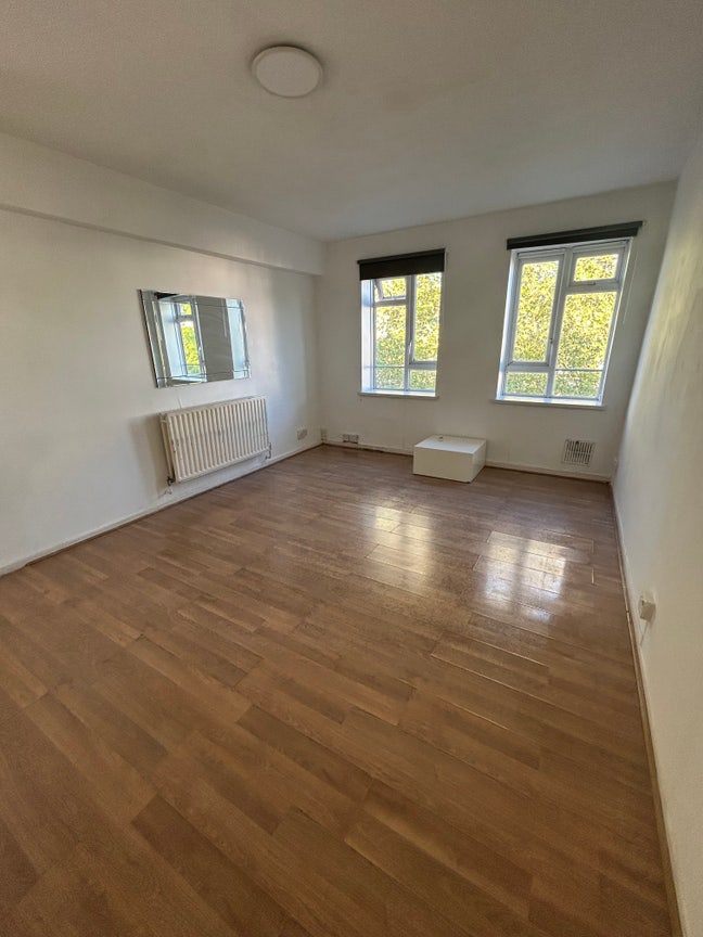 Bright spacious two bed in Balham  Main Photo