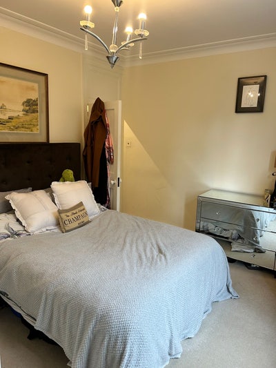 Bright, airy en-suite in great location Main Photo