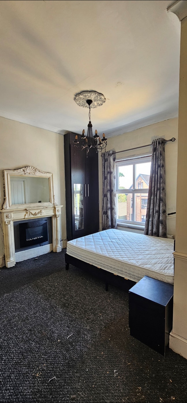 Large room &pound;450 city center Main Photo