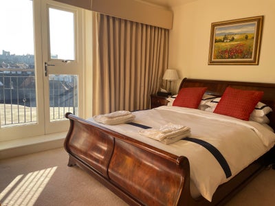 En suite double bedrooms in Eton with castle view Main Photo