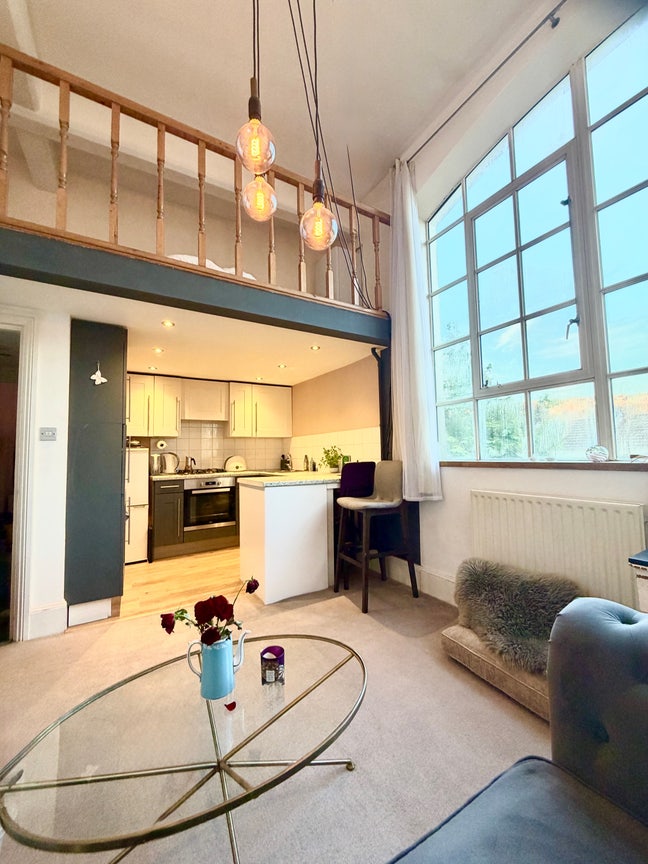 Beautiful period property -secure parking & lift Main Photo