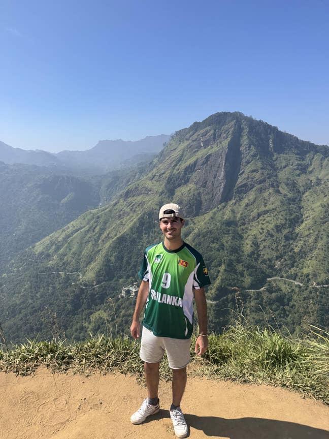 Hi! Seeking a room in London for the summer. ... Main Photo