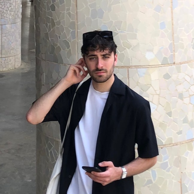 Professional Male seeks a double room Main Photo