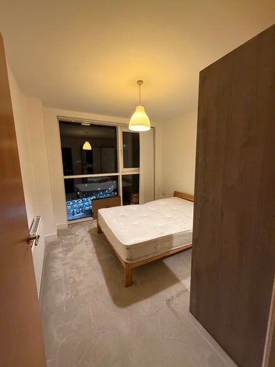 Double Room in stunning thames view flat Main Photo