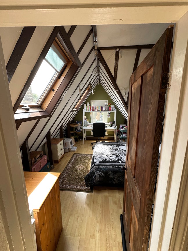 Attic Room Main Photo