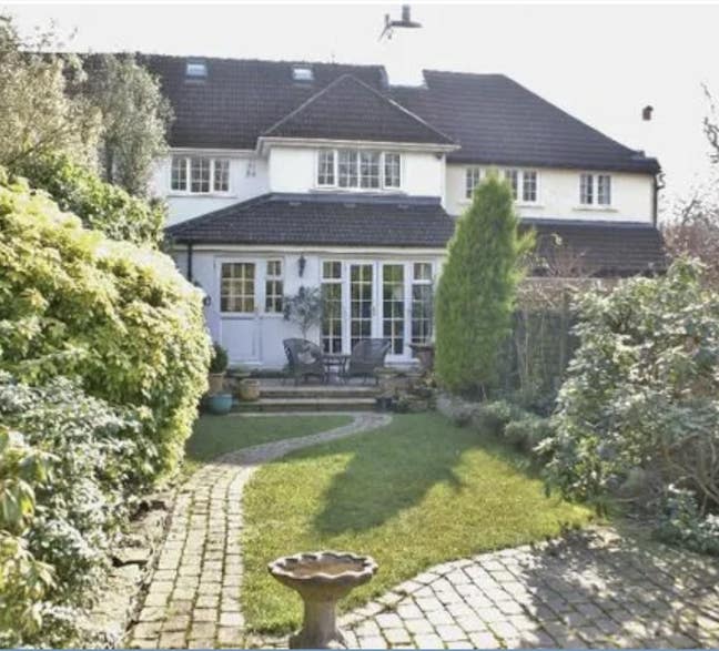 Large room in the house in Cobham, Surrey Main Photo