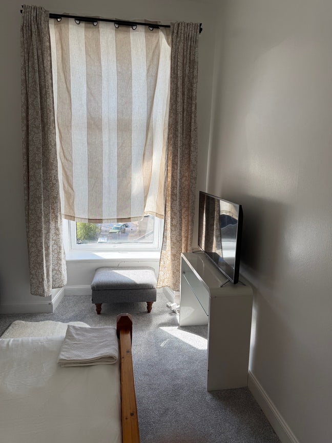 Comfortable private room close to Glasgow airport Main Photo