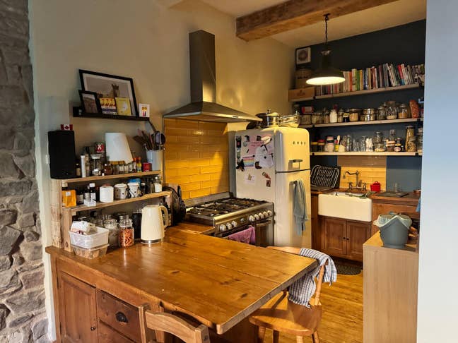 2 bed colony house with private garden  Main Photo