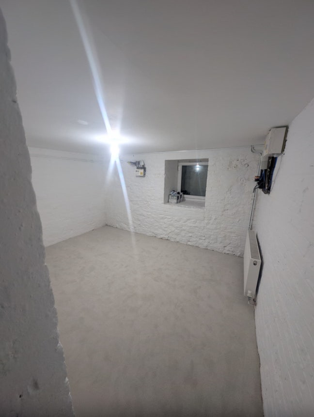 Basement Double Bedroom Available  Main Photo