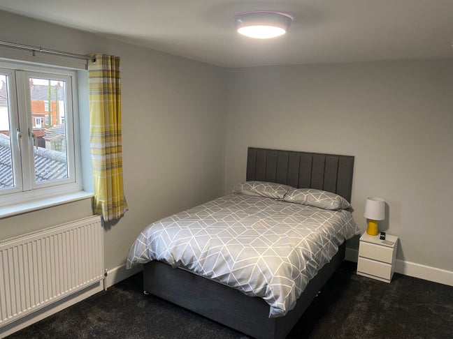 En-suite ,comfy beds & super fast broad band  Main Photo