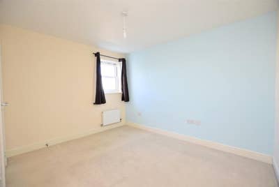 Spacious Double Ensuite Room & Parking in Oakley Main Photo
