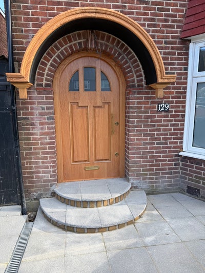 New and modern two-bed flat Main Photo