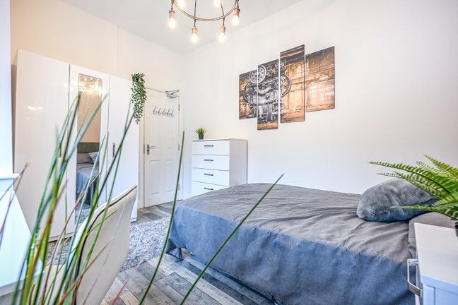 12 Bed WOW Factor Fallowfield House 🏡  Main Photo