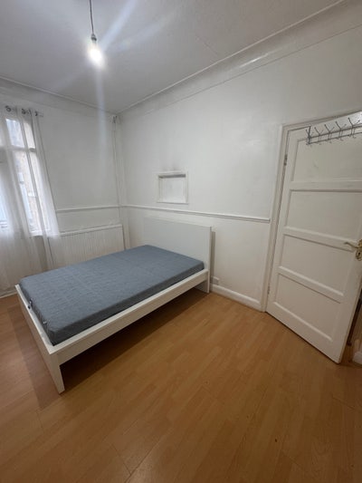A Large Double room to rent in Hammersmith Main Photo