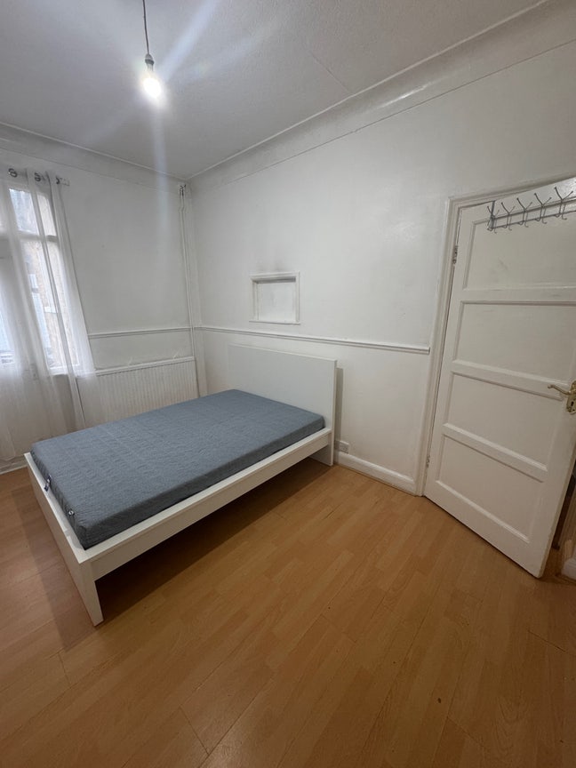 A Large Double room to rent in Hammersmith Main Photo