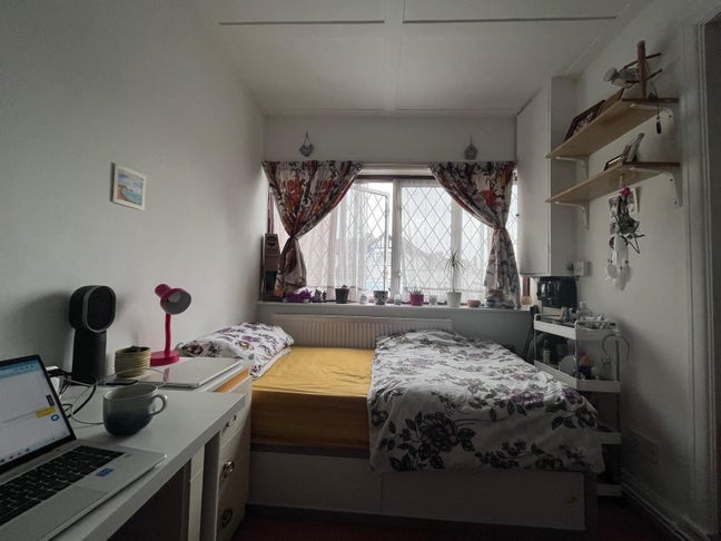 Spacious Room  Own Bathroom Near Rayners Lane Tube Main Photo