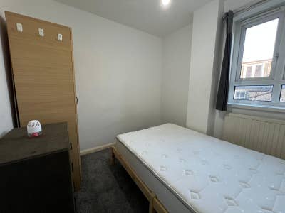 Superb Room in West Kensington Main Photo