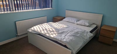 Room in quiet area for professionals Main Photo