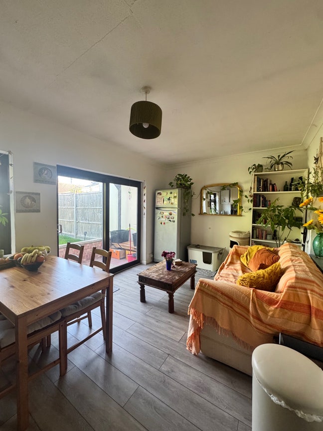 Two double rooms available - Waltham Cross Main Photo