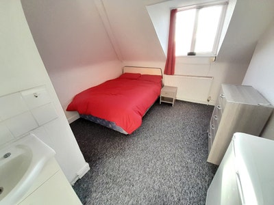 Close To Town Centre,Large Garden,Friendly House Main Photo