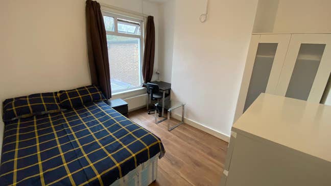  - Full Time Students Only -Lovely Bright Room Main Photo