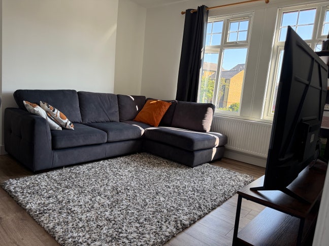 Bright Double Room Near Hanwell Station Main Photo