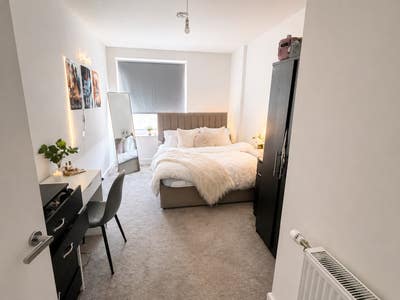 Spacious Double bed room (Ensuite) Main Photo