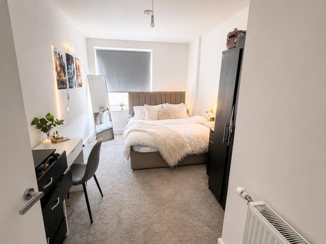 Spacious Double bed room (Ensuite) Main Photo