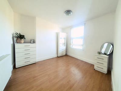 ***Double Room- All Bills Included!! Main Photo