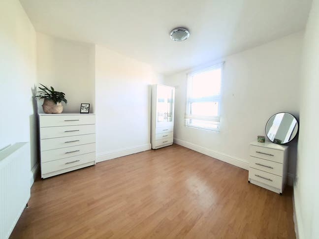 ***Double Room- All Bills Included!! Main Photo