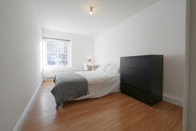 🏙️ Spacious Rooms 2 mins from Whitechapel Station Main Photo