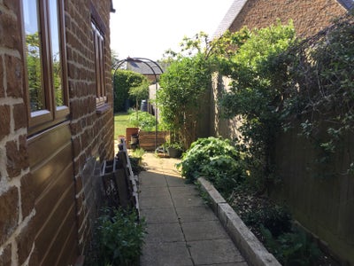 Good sized single room in village location Main Photo