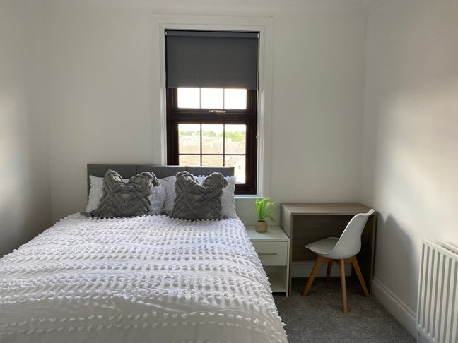 Ensuite Room Close to City - Available June 2026! Main Photo