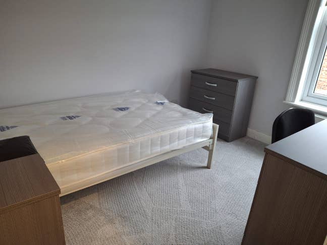 Perfect for a medical student! 8 Nelson St Main Photo