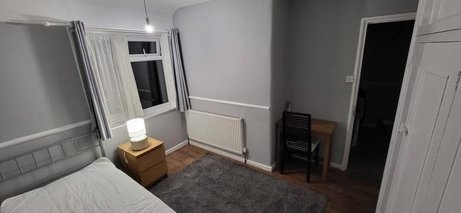 Room to rent Main Photo