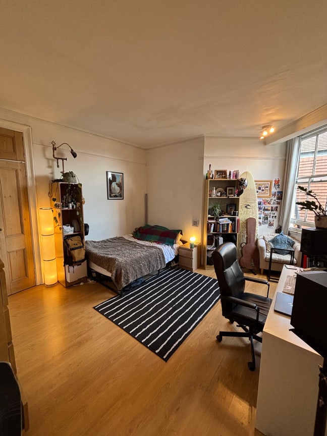 Double Room in West Kensington Main Photo